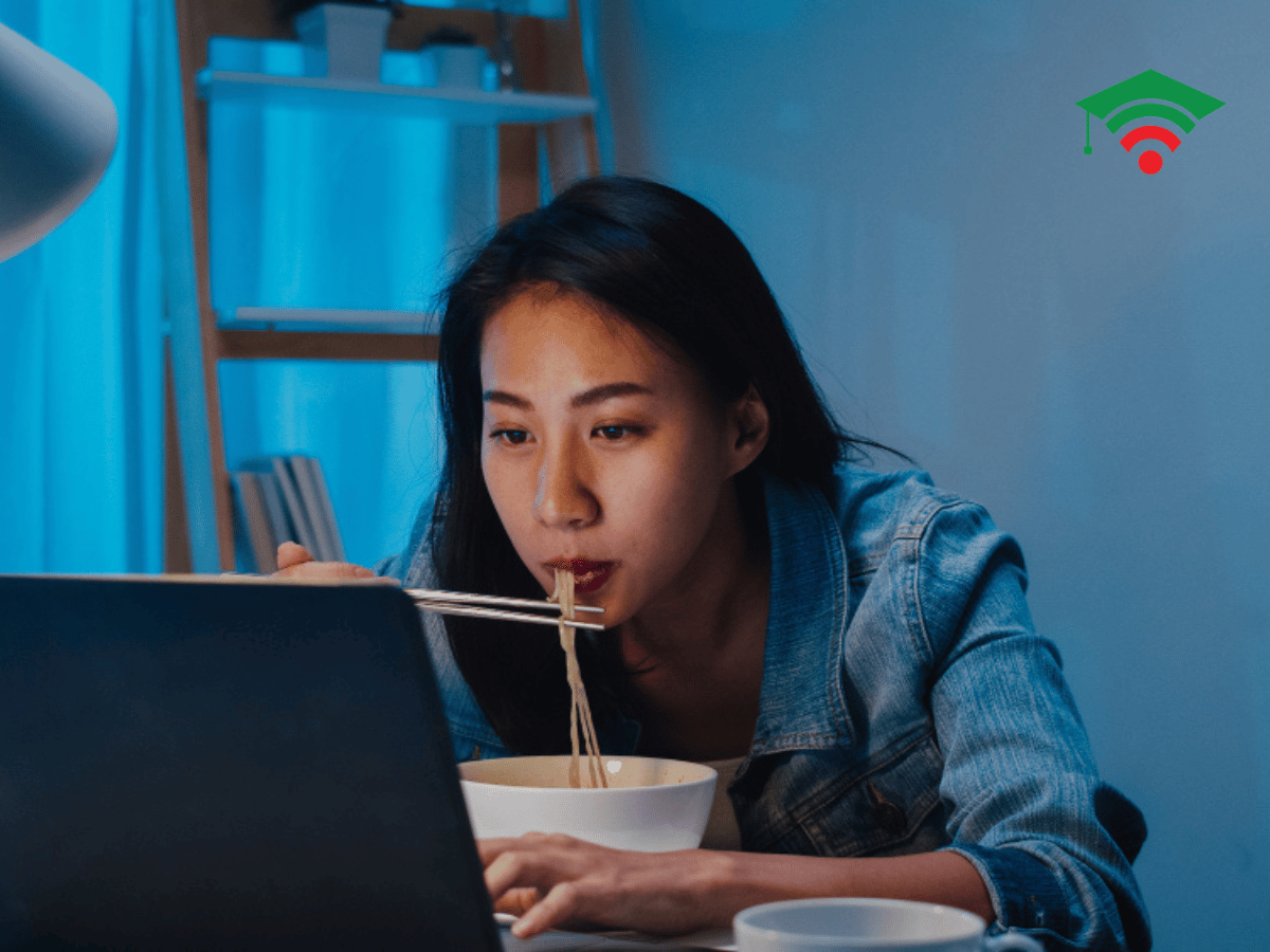 Học Đại học online là hình thức giáo dục Đại học sử dụng công nghệ internet để truyền tải kiến thức và tương tác giữa giảng viên và học viên