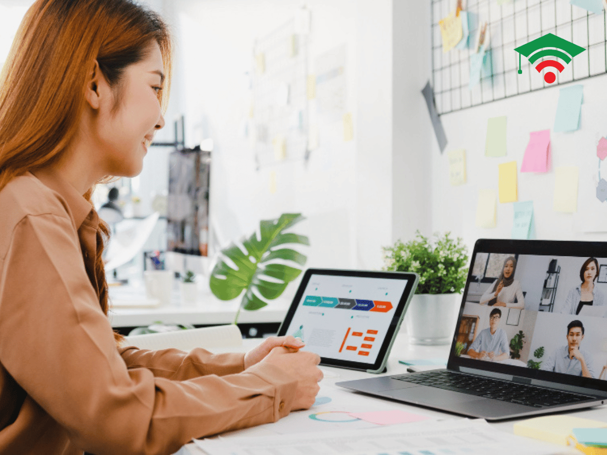 Học Đại học online là hình thức giáo dục Đại học sử dụng công nghệ internet để truyền tải kiến thức và tương tác giữa giảng viên và học viên